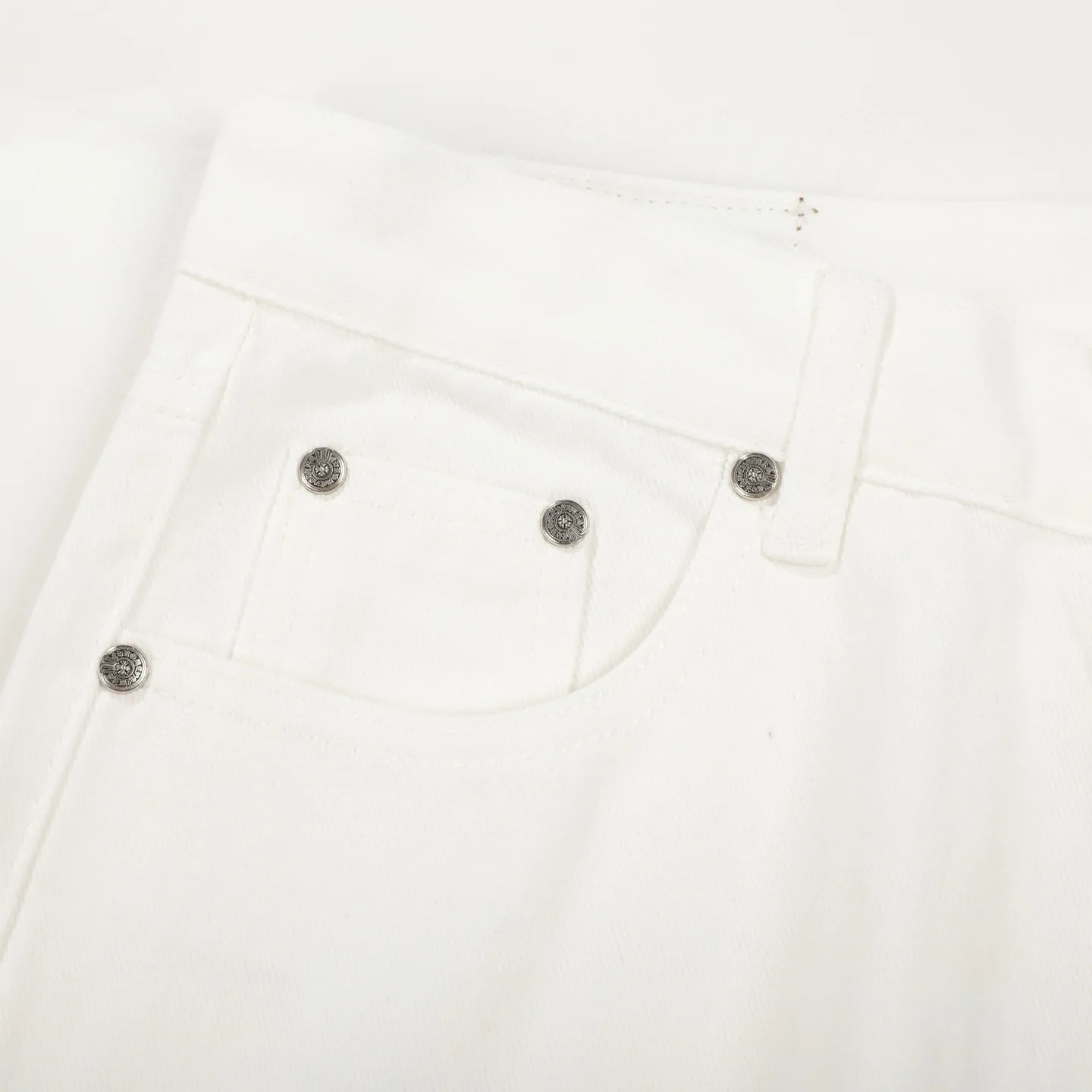 P230 💰 (Top version) Chrome Hearts/Chrome Hearts Classic white and blue series colored leather cross washed color fabric unisex denim trousers Vibe style straight stacked god-level version Carbon fine bias denim color cloth Old vintage full set of hardware - Chrome Hearts white cow series The high version uses high-ounce customized fabrics, fermentation washing and soft color fixation, soft and thick to wear, the details are all made by hand-polished craftsmanship, all-over printed jacquard fabric Unique design style. Through multiple processes to create a full retro feel. Unique niche non-contrast shirt. Customized distressed spray-painted buttons. Craftsmanship in every detail. Color: white and blue. Size: 28-30-32-34 (corresponding to S-M-L-XL)